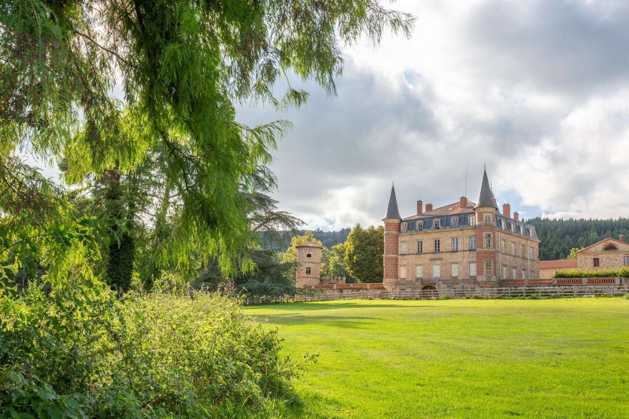 Domaine Et Chateau De Valinches Marols Exterior photo